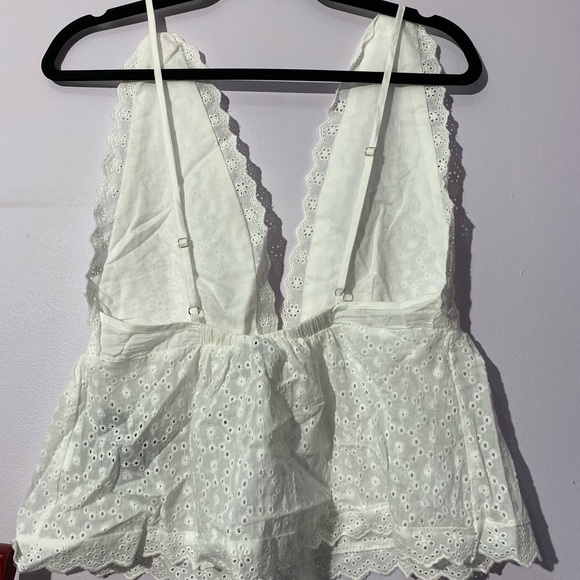 Zaful Laced, V-cut Tank Top - Picture 2 of 3